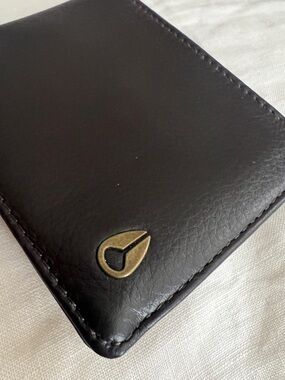 NWOT Men's Nixon Brown Leather Wallet with Gold Accent